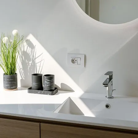 Huswell - Spacious, High-quality Duplex In